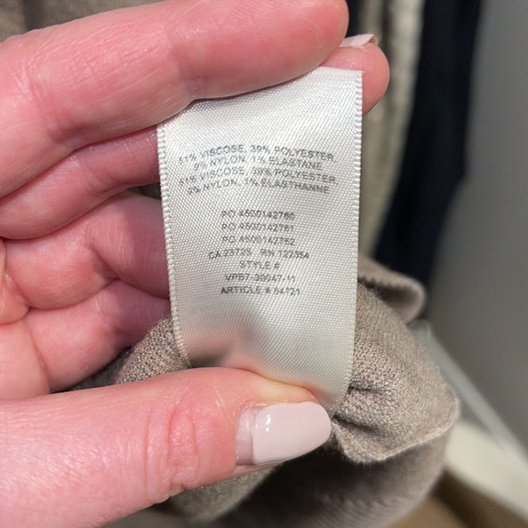 Wilfred Free Souvenir Sweater. Heathered Taupe. Size 3 - Picture 7 of 7